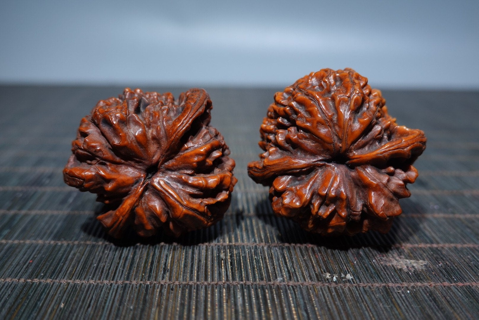 Chinese antique pure hand-carved old-fashioned walnuts a pair,fine workmanship and worthy of collection