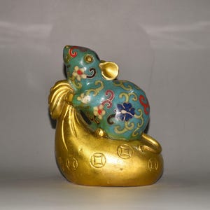 中国のアンティークの手彫りの純銅の七宝焼きのかわいいネズミの像の装飾品、デスクトップの装飾、絶妙でユニーク