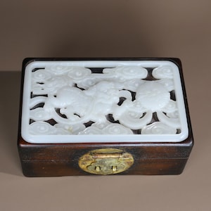 Chinesische Hand geschnitzte natürliche Rosenholz eingelegt Jade Multi Schatz Box Aufbewahrungsbox Ornament, exquisit und einzigartig