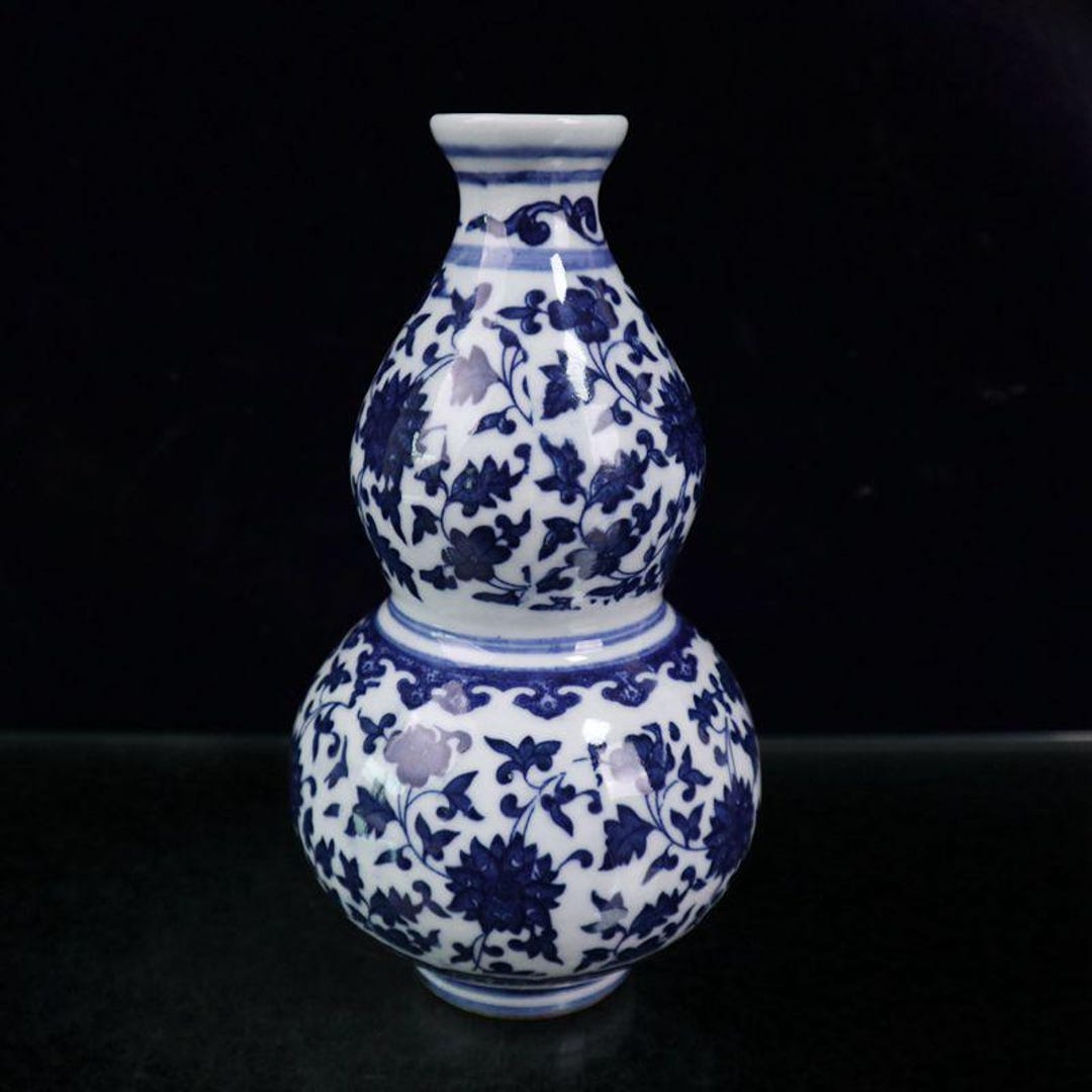 中国の青と白の磁器製ひょうたん型花瓶、美しい模様の装飾品、家の装飾