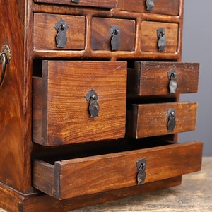 Chinese pure hand-carved natural rosewood drawer cabinet,jewelry boxes,has collection value and can be used