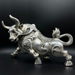 Chinese antique pure hand-carved rare white copper cattle statue,home office desk decorations can be collected and used