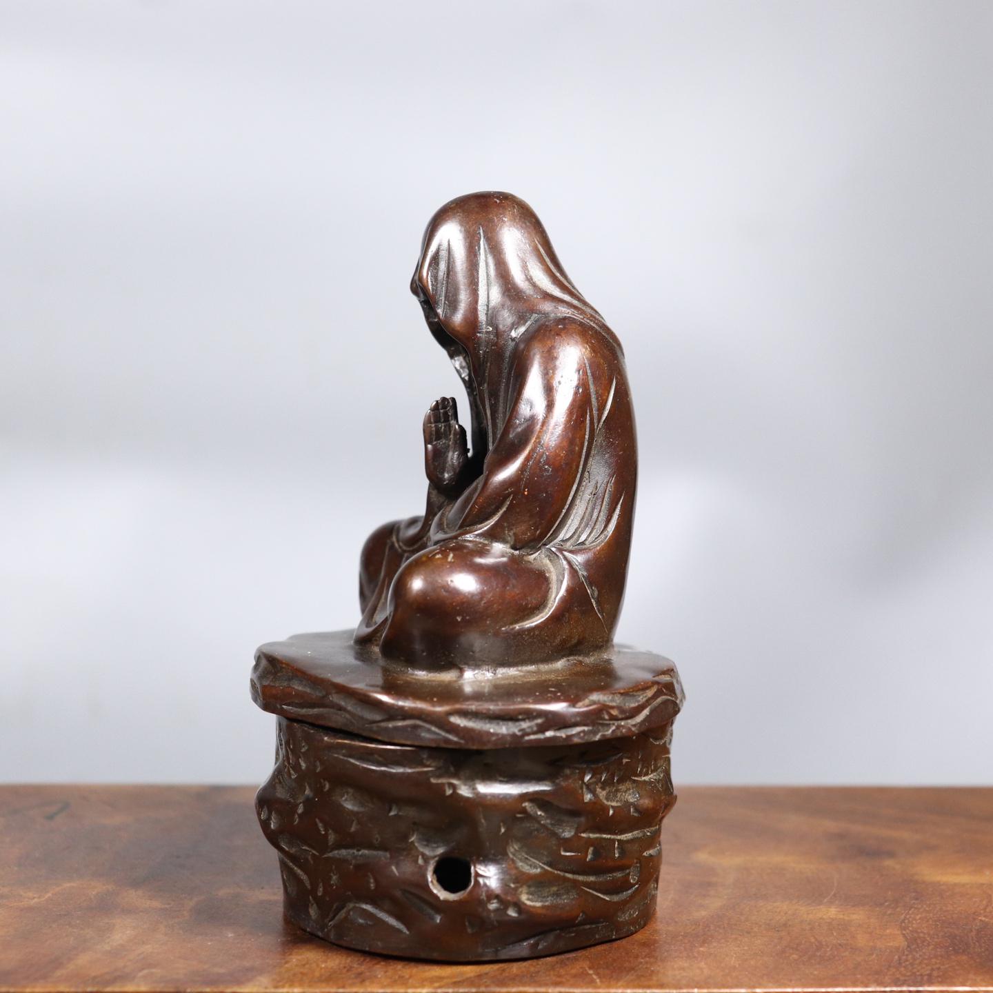 中国のアンティークの手彫りの純銅製の仏像、中空の香炉の装飾品