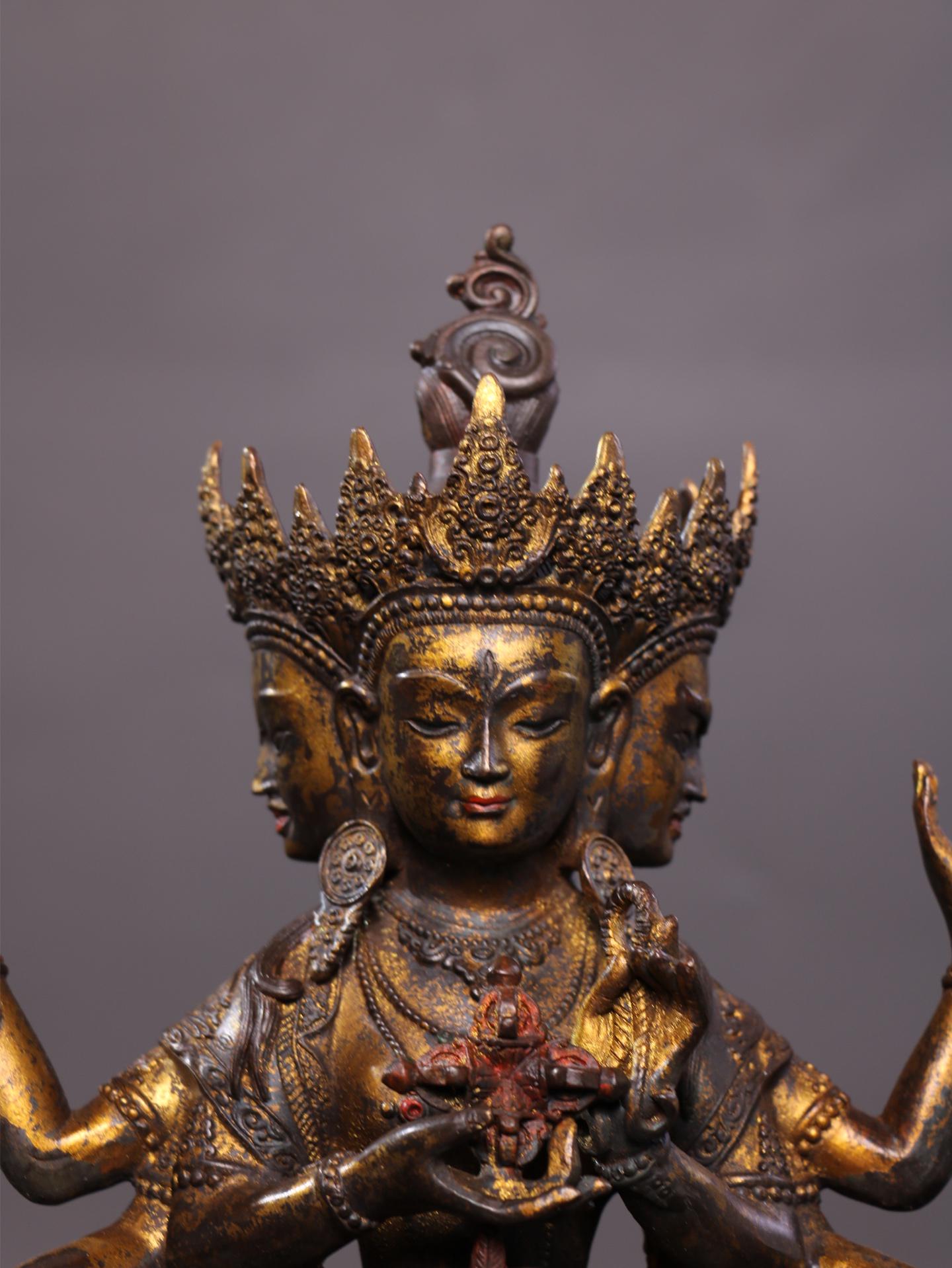 中国のアンティーク手作り彫刻純銅ブロンズ三面八臂観音仏像装飾