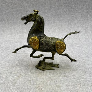 Chinese antique pure copper bronze carved fly horse statue ornaments,exquisite and rare