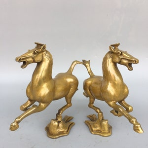 Chinese antique hand-carved pure copper horse stepping on a flying swallow statue a pair ornament can be collected and used