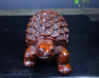 中国産ツゲから手彫りされた、希少な金運亀の像の置物 - Etsy 日本