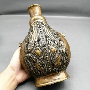 Chinese antique pure copper hand carved frog pattern statue teapot ornament,exquisite and unique,worth collecting