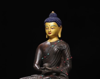 Exquisitas estatuas chinas antiguas de Buda Shakyamuni talladas a mano en cobre puro dorado con incrustaciones de gemas y formas únicas.