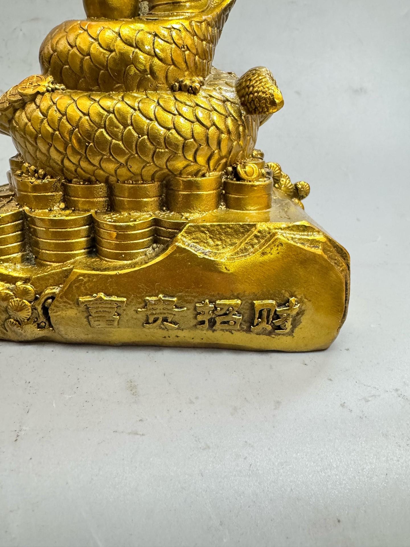 中国のアンティークの手作り彫刻純銅金箔富貴蛇像装飾、希少で絶妙