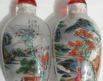 La petite bouteille en verre chinoise faite à la main avec quatre motifs de paysage peints à la main est exquise et précieuse