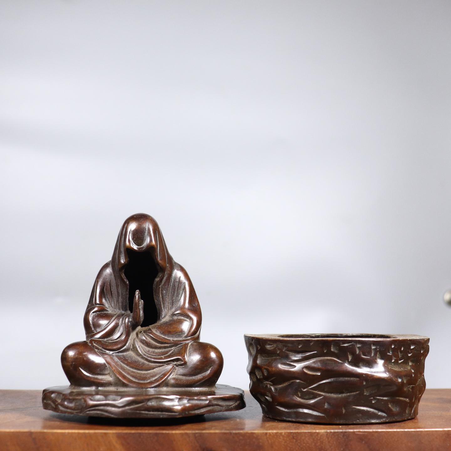 中国のアンティークの手彫りの純銅製の仏像、中空の香炉の装飾品