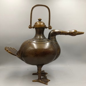 Chinese antique hand-carved brass carving duck statue teapot wine pot,exquisite and unique can used