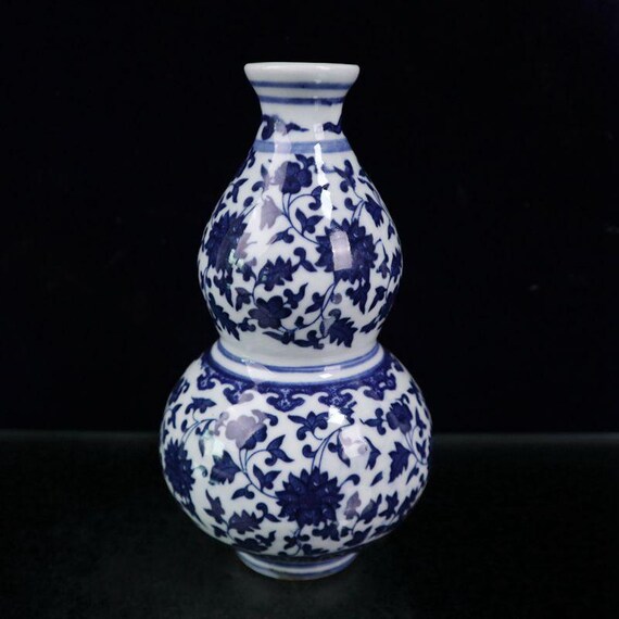 中国の青と白の磁器のひょうたんの磁器の花瓶の美しい模様の装飾、家の