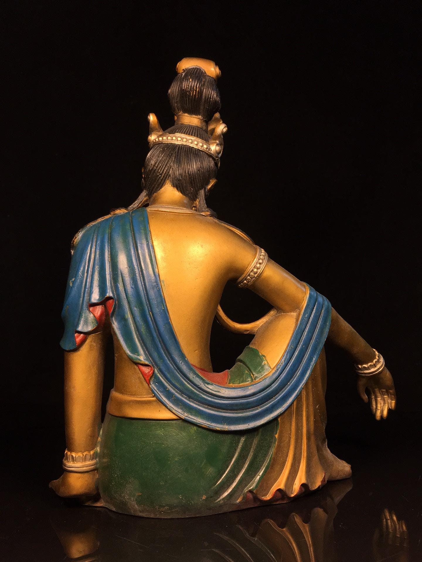 中国のアンティークの手彫りの純銅の塗装された観音菩薩の仏像の装飾品