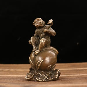 Chinese hand carved bronze monkey and Longevity Peaches statue ornament,rare and exquisite,unique shape,can be collected