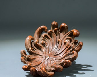 Chinese natural boxwood hand-carved chrysanthemum statues,exquisite patterns can be insert with fragrance