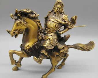 L'ornamento della statua di Guan Gong in puro rame puro squisito intagliato a mano antico cinese può essere raccolto