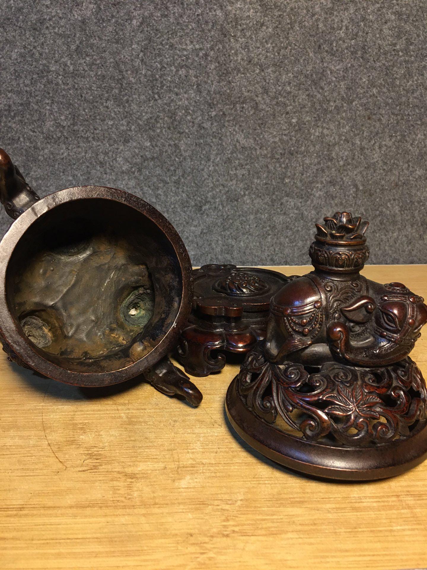 中国のアンティークの手彫りの純銅の赤銅の象の像の香炉の装飾品、希少