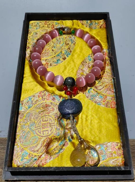 China's ancient natural pink cat's-eye stone brace