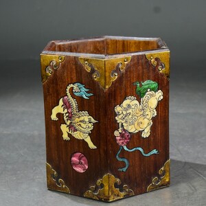 Chinesische antike handgeschnitzte Palisander eingelegte Muschel Löwenmuster sechseckige Stifthalter Ornament, Schreibtischdekoration, exquisit und einzigartig