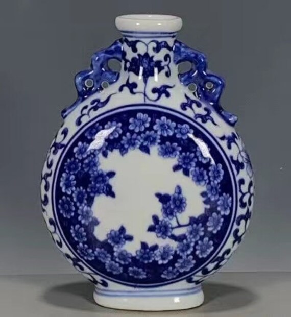 コレクション工芸品 青と白の磁器の花瓶 手描きの花の模様の花瓶