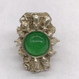 Chinese hand carving chinese zodiac statue inlaid with jade exquisite ring