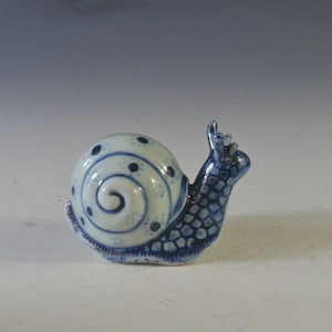 Blue and white porcelain handmade ceramics small snail water droplet ornaments,exquisite