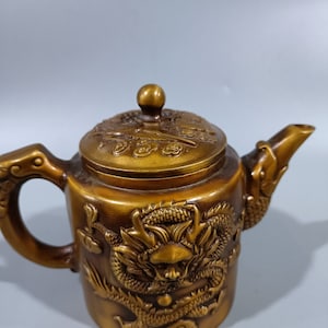 Chinesische antike handgeschnitzte Messing Schnitzerei Drachen und Phönix Muster Teekanne und Weintopf Ornamente
