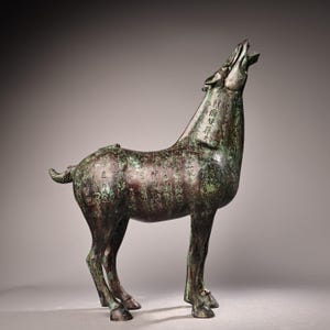 Adorno de estatua de caballo Yangtian de bronce puro tallado a mano chino antiguo, raro y exquisito