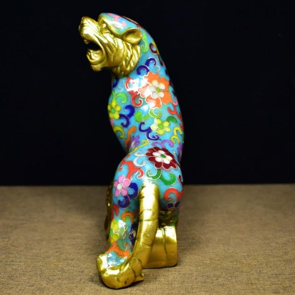 Chinese pure hand-carved brass cloisonné tiger statue ornaments,exquisite and precious can be collected