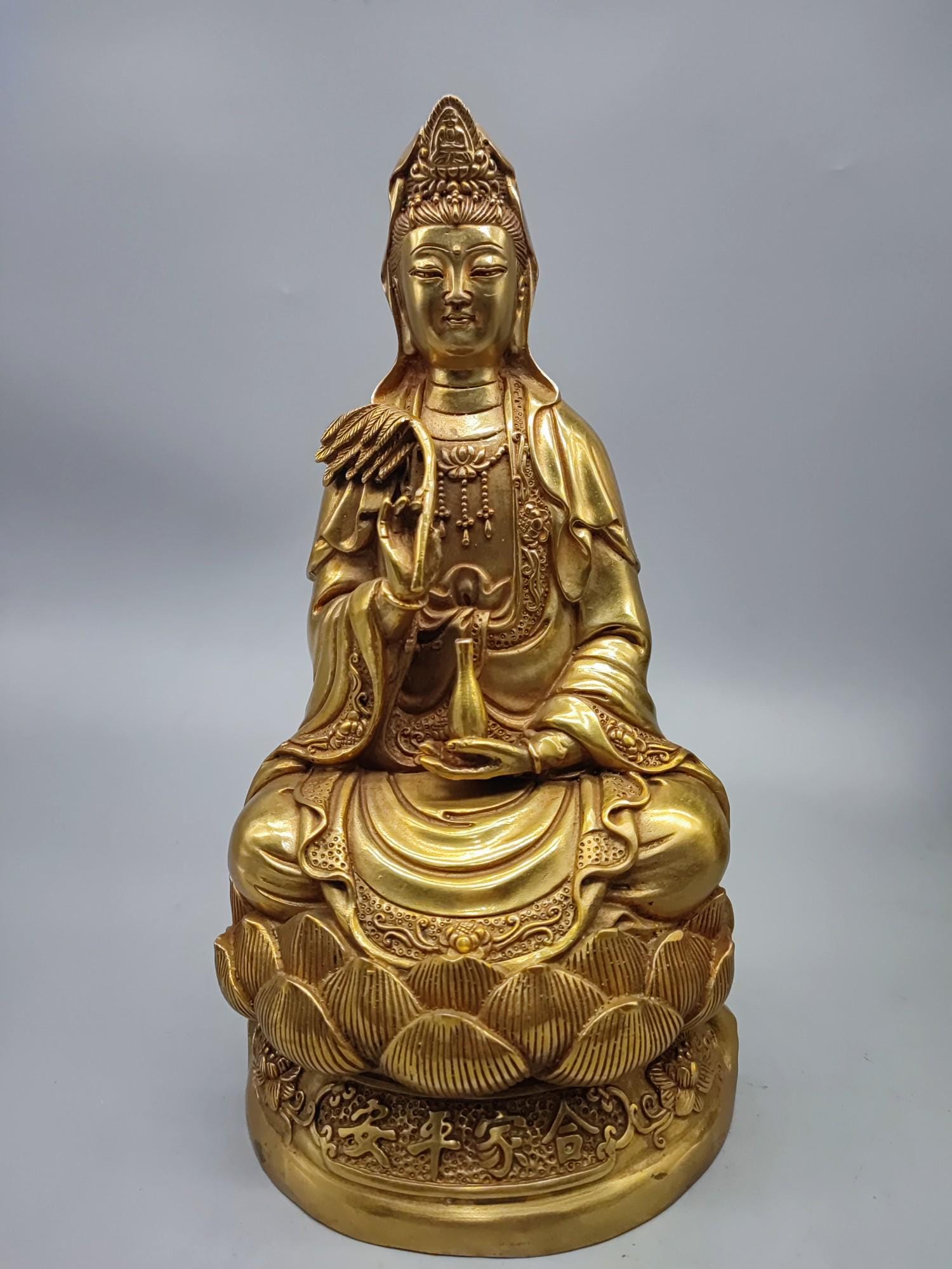 中国のアンティークの純粋な手彫りの純銅の観音菩薩仏像の装飾品、絶妙
