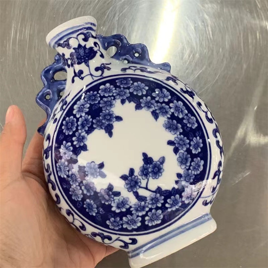 コレクション工芸品 青と白の磁器の花瓶 手描きの花の模様の花瓶