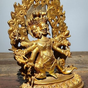 中国の純粋な手彫りの純銅の金箔のユニークな仏像は絶妙で希少であり、収集する価値があります。