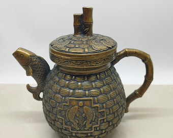 古代中国の純銅の手彫りの魚の彫像のティーポット、ワインポットの装飾