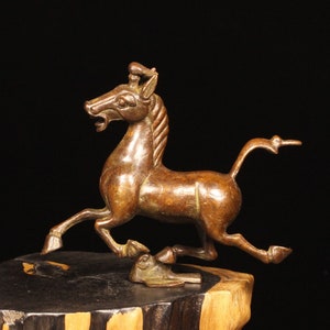 Chinese antique bronze carving horse statue, precious and exquisite, is worth collecting