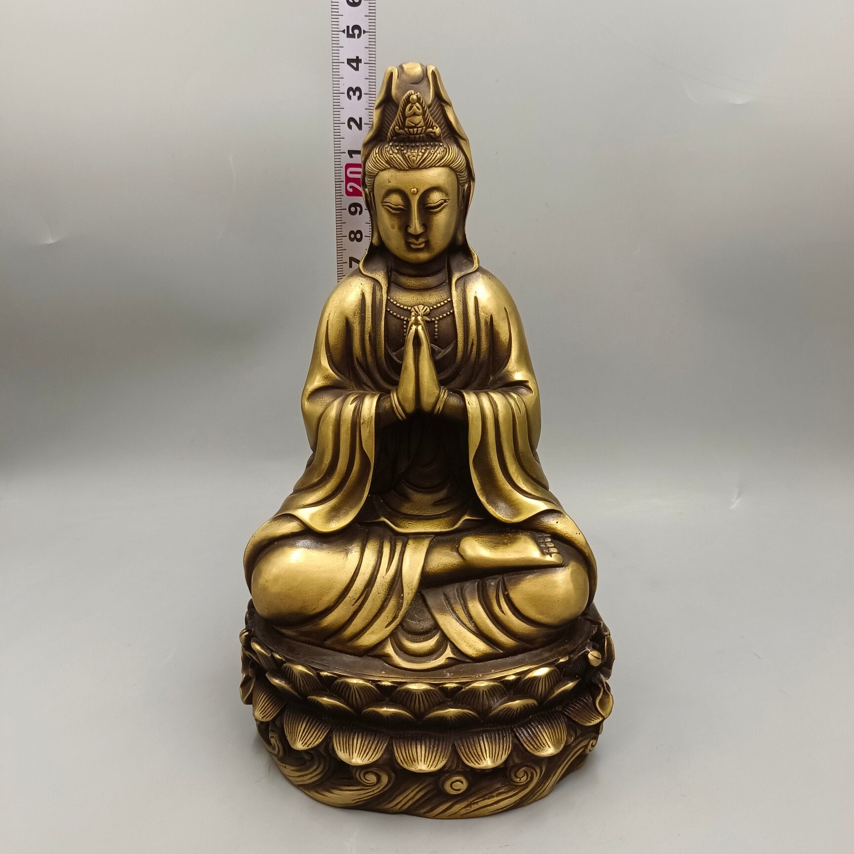 中国のアンティーク手作り純銅蓮台座観音仏像装飾品、形が美しく