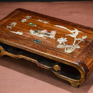 Chinesischer antiker reiner handgeschnitzter Palisander-Massivholz eingelegter Mandarinenentenmuster-Ausstellungsstand, kleiner Teetisch, Vasenunterseitedekoration
