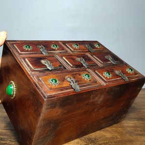 China&#39;s ancient natural rosewood drawer cabinet jewelry box inlaid gems,exquisite and precious,which can be collected and used