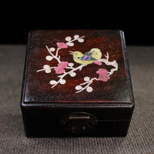 Chinese antique hand-carved rosewood inlaid pattern wooden box,gift box,beautiful in shape,worthy of collection