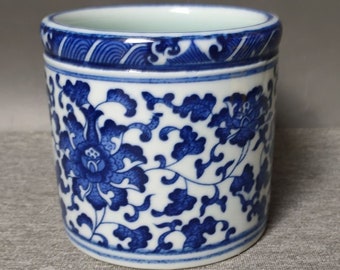 Collection crafts Blue and White Porcelain pen holder Hand-painted Lotus Pattern jar.