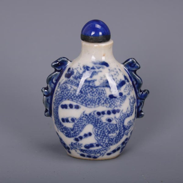 Chinese Porcelain small bottle hand painted dragon pattern ornaments.