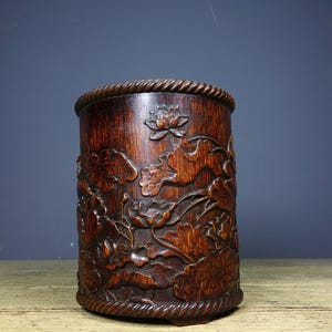 Chinees antiek handgesneden prachtig en zeldzaam bamboesnijwerk lotusbloempatroon pennenhouder ornament