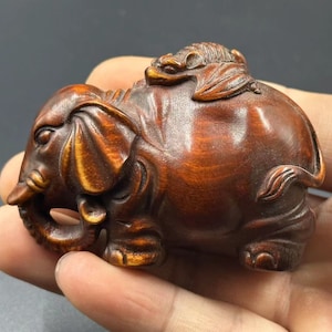Chinese antique natural boxwood cute elephant statue is pure hand carved ornament,precious and exquisite
