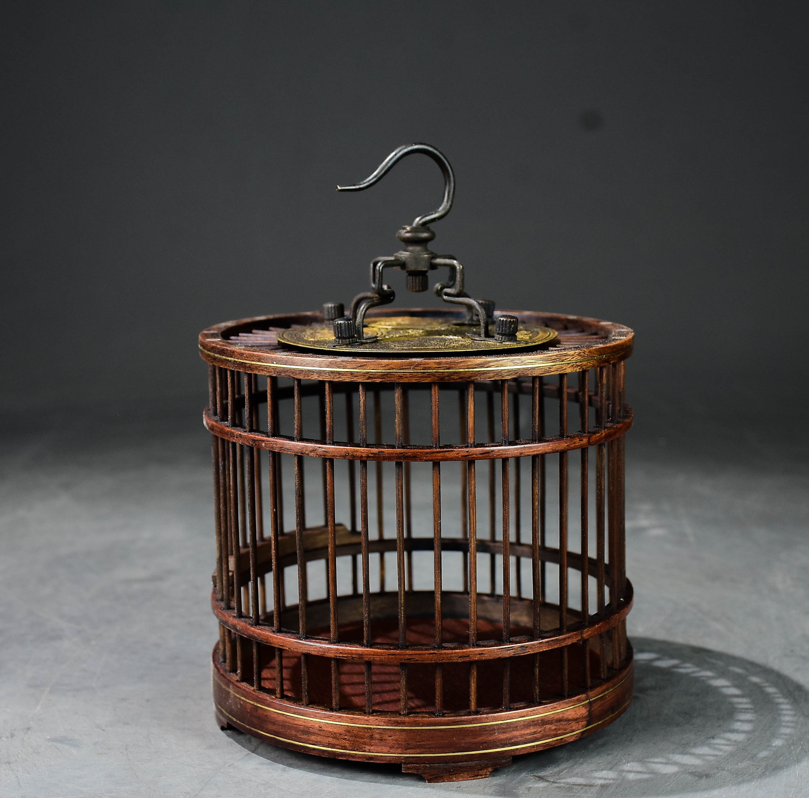 ランキング第1位 Chinese Carved Copper Inlaid Rosewood Carved Hand Antique アンティーク雑貨