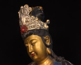 中国のアンティークの手彫りの純銅の塗装された観音菩薩の仏像の装飾品
