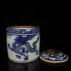 Blue and white porcelain lid jar pure hand-painted dragon pattern ornament,beautiful shapes