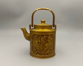 Petite théière chinoise en laiton pur sculpté à la main, motif de beauté en cuivre, exquise et précieuse, peut être collectée et utilisée