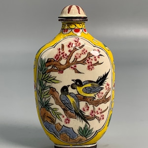 Handmade cloisonne filigree enamel colored flower and bird pattern small bottle ornaments.