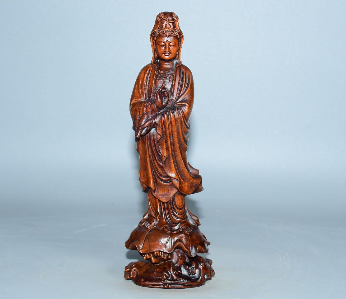 中国の純粋な手彫りの天然ツゲの木の観音仏像の装飾、美しくて収集価値
